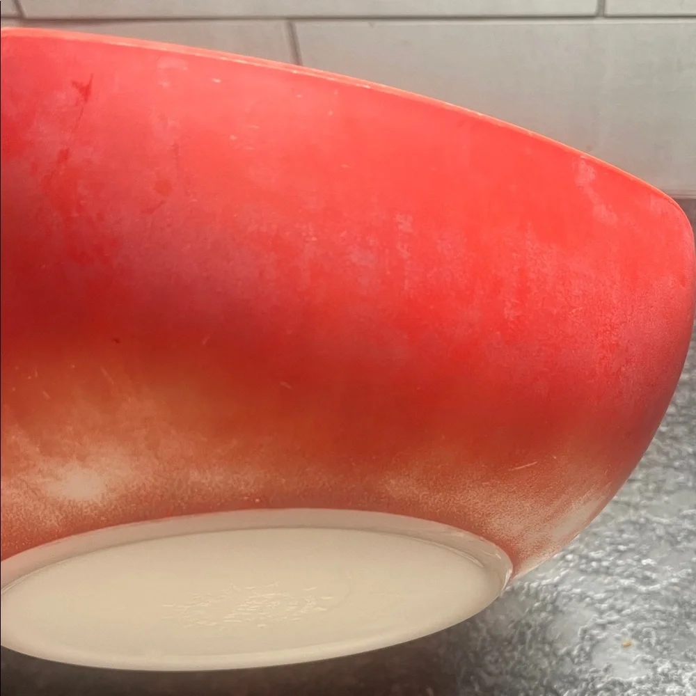 Vintage Pyrex square red hostess bowl. 2.5 qt. Excellent condition
